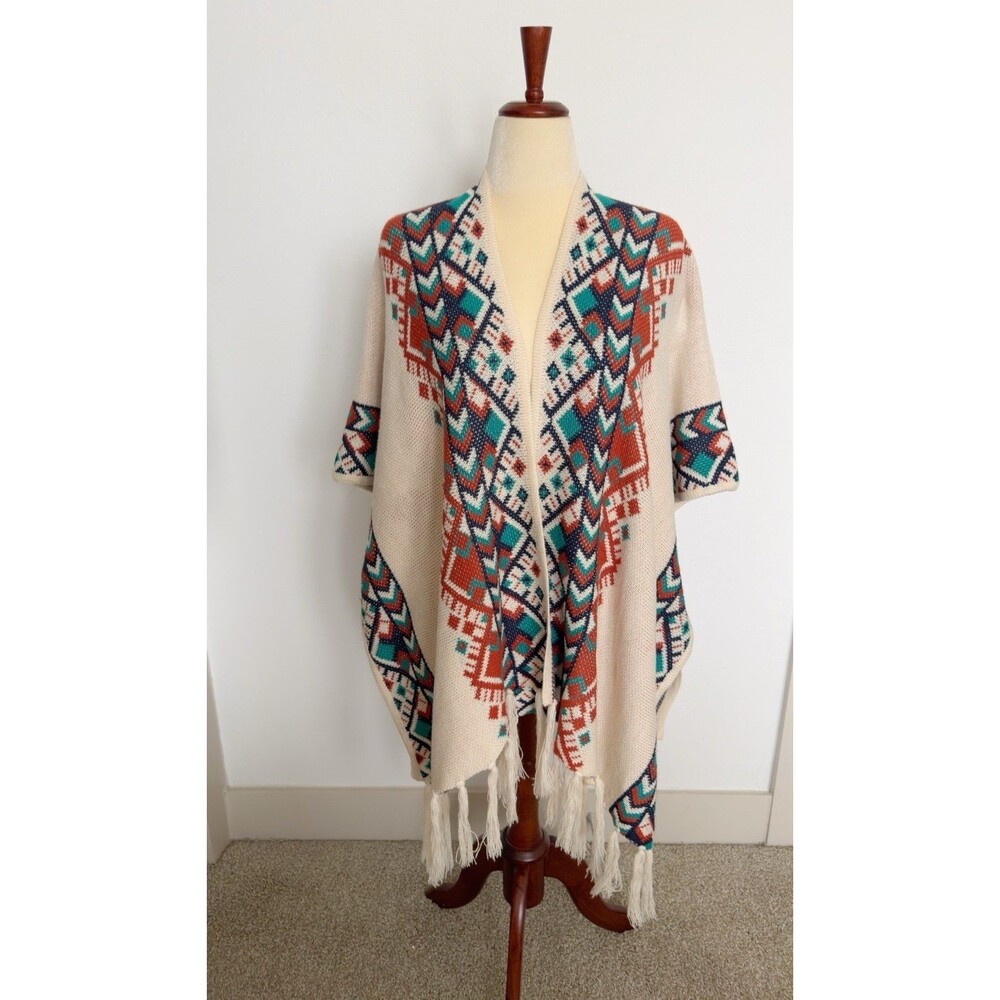 Bella Berry USA Fashion Women’s Cream And Aztec Print Poncho/Shawl Sz S/M